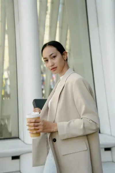 Ultimate Job Interview Preparation: 5 Dos and Don’ts Research the company's dress code and choose a job interview outfit that aligns with i