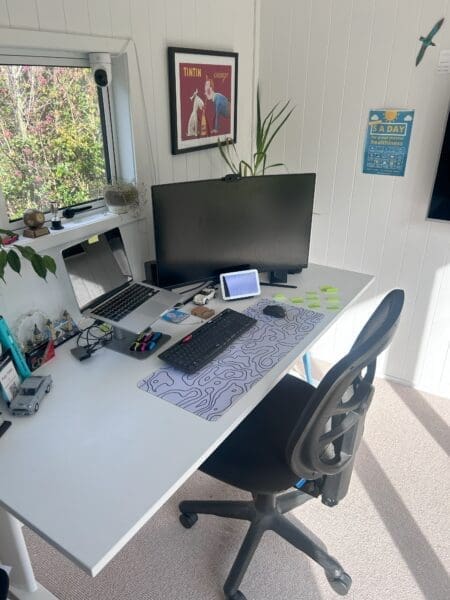 6 Cozy Home Office Space Ideas You’ll Fall in Love With Personalise your cozy office space, add decor, lego, artwork, plants, and colour schemes that inspire creativity and reduce stress.