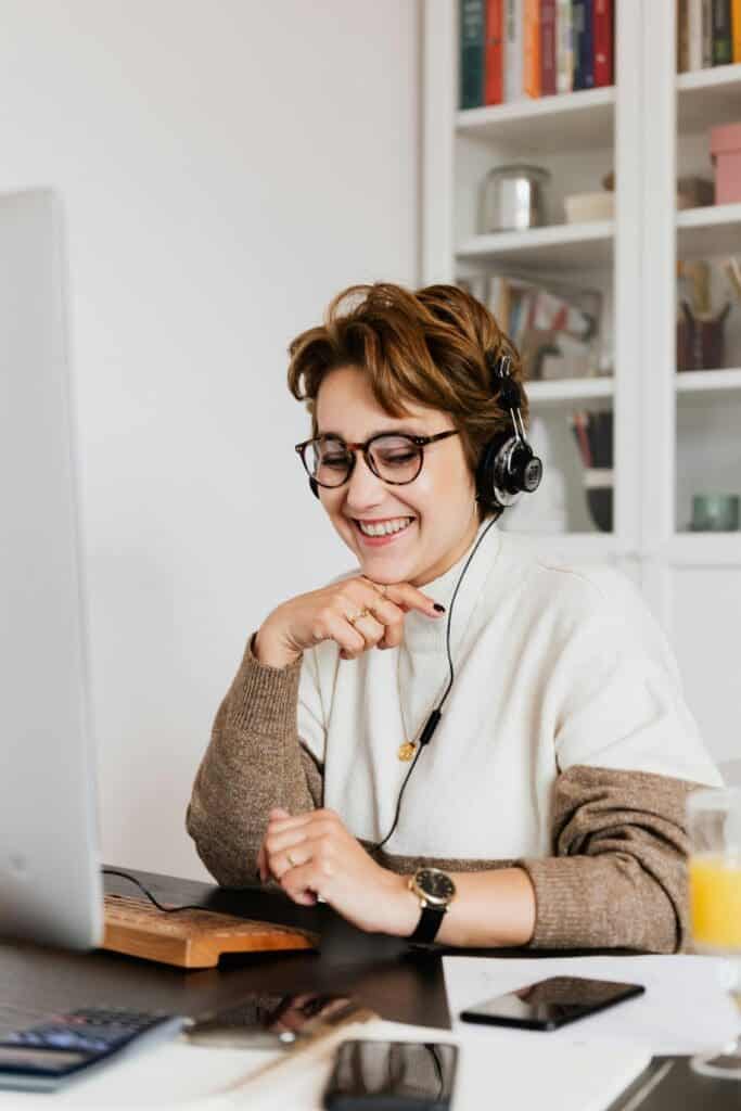 Best Noise-Cancelling Headphones for Remote Work in 2025 Close-up of high-quality noise-cancelling headphones on a desk, helping remote workers stay focused and productive in a home office environment